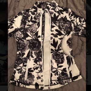 Lululemon black & white floral jacket size 8